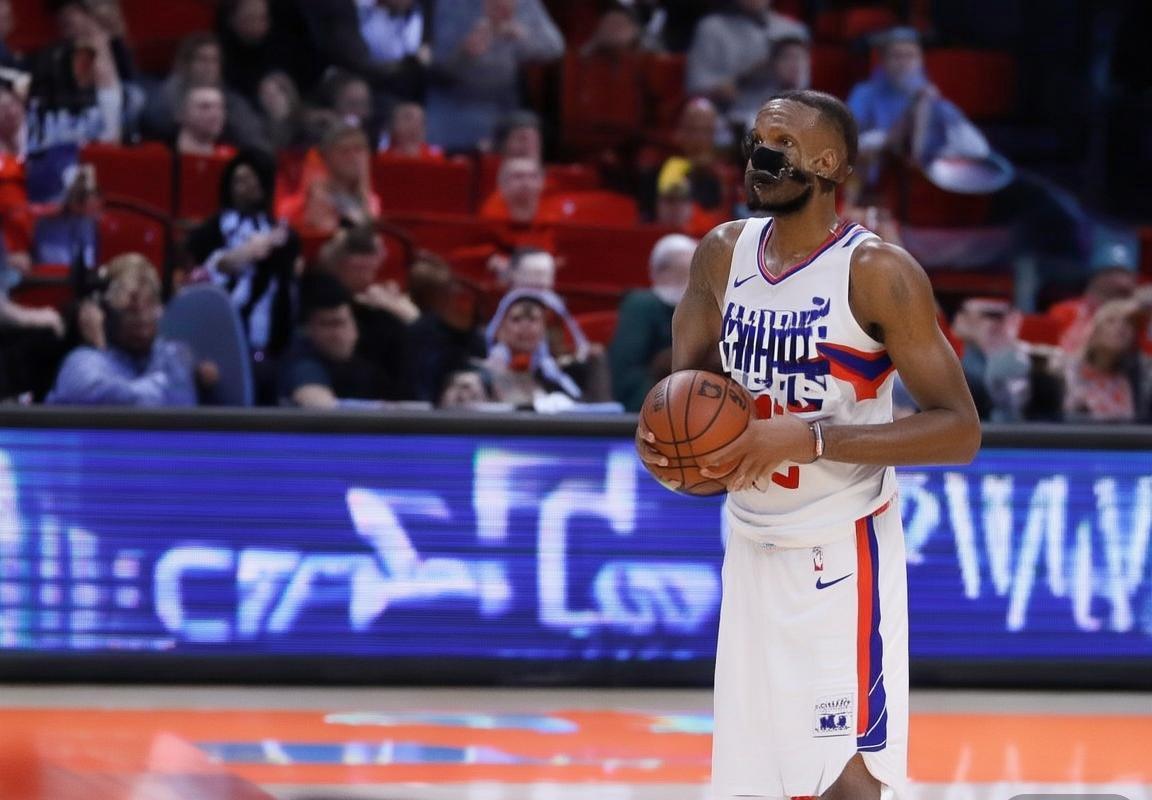 洛杉矶快船队惨淡战绩或助攻雷霆队获高顺位选秀签，球队重建迎来转折点